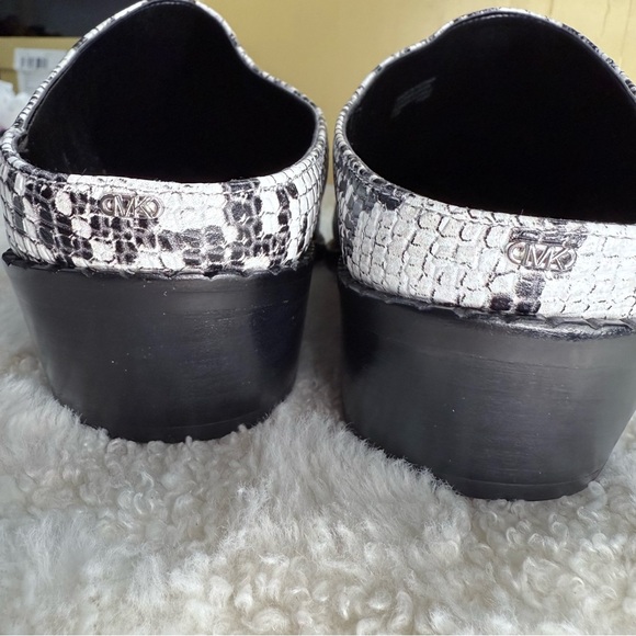 MICHAEL MICHAEL KORS New NWT
Nash Snake Embossed Leather Mule - Picture 4 of 6